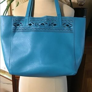 Woman’s Merona shoulder bag